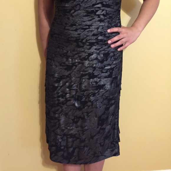 Elegant Black and Silver Dress - Picture 2 of 6